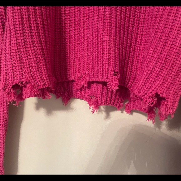 COPY - DOLLS KILL distressed edges cropped sweater - Picture 4 of 7